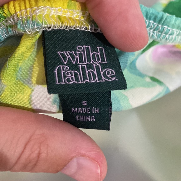 💜 FREE w/ PURCHASE 💜 Wild Fable Silk Flowy Tank Top 💚 - Picture 4 of 5